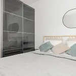 Center By Renters Apartmán *