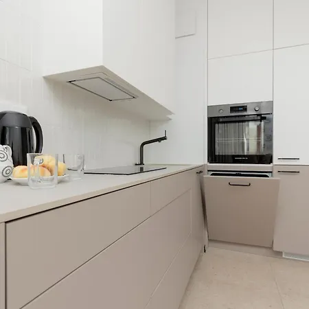 Center By Renters *